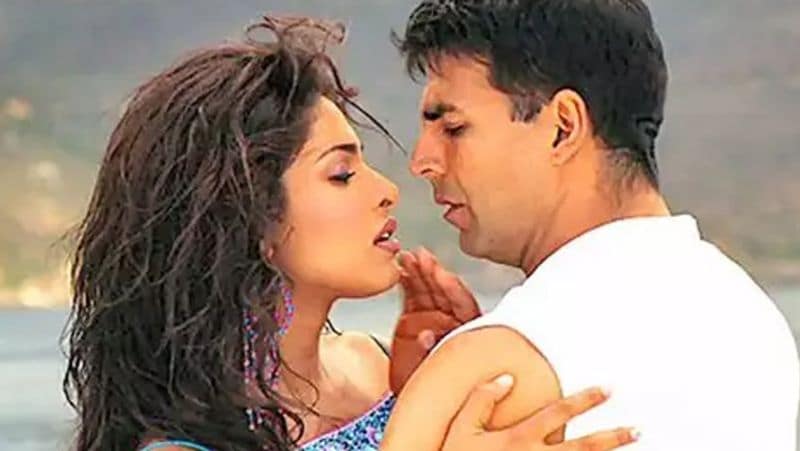 কাছে ফল, বাদাম রেখে দেওয়া উচিত, কাজের ফাঁকে মাঝে মধ্যেই খিদে পেয়ে থাকে। তখন হাতের কাছে থাকা ফল ও নাটসই একমাত্র অক্কির ভরসা।