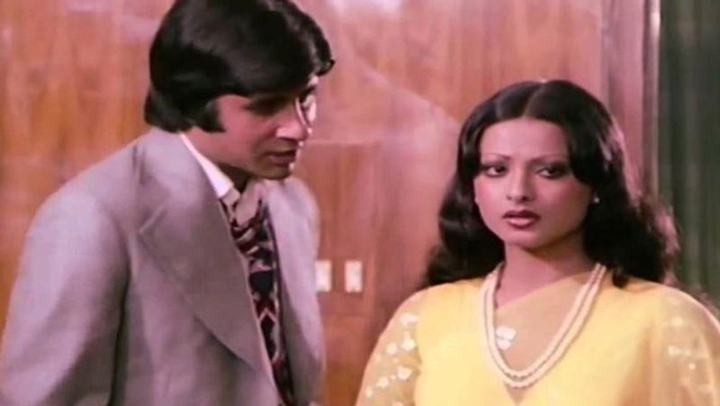 दोनों ने पहली बार फिल्म दो अनजाने में साथ काम किया था। और यहीं से दोनों एक-दूसरे पर फिदा हो गए थे। अमिताभ के साथ ये फिल्म करने के बाद रेखा ने खुद को बिग बी के लिए काफी बदल लिया था।