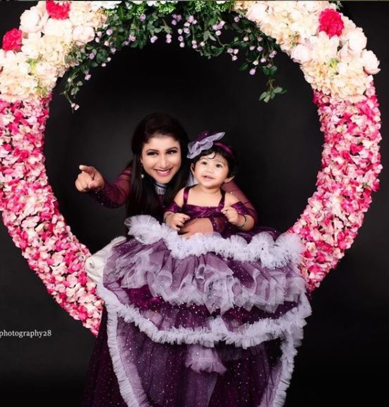 அழகு தேவதை போல் இந்த புகைப்படங்களில் ஜொலிக்கிறார் ஐலா 