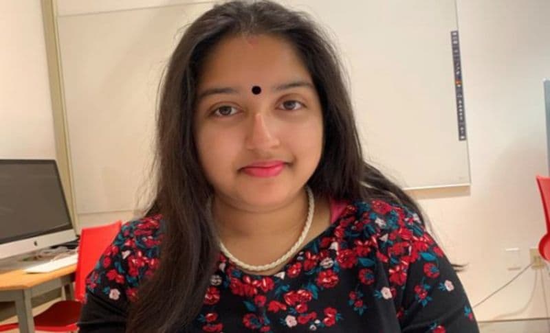 सोशल मीडिया पर कुछ यूजर्स तो भारत की बेटियों की सफलता की तारीफ करते हुए तस्वीरें शेयर कर रहे हैं। तो वहीं दूसरे तस्वीरों में उनके पीछे नजर आ रहीं देवी-देवताओं की मूर्तियों और चित्रों को लेकर टिप्पणी कर रहे हैं। कुछ लोगों ने लिखा है कि नासा कितना ही आगे क्यों ना बढ़ जाए, लेकिन वहां भी भगवान की मर्जी के बिना कुछ नहीं होता है। हिंदू धर्म की जड़ें बहुत ही मजबूत हैं, जो अब आप देख सकते हैं।