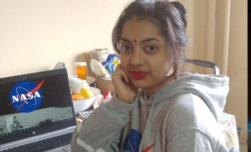 कंगना ने नासा साइंटिस्ट के एक पोस्ट पर लिखा, ''कोई भी साइंटिफिक दिमाग वाले व्यक्ति का रुझान नैचुरली ही हिंदुइज्म की तरफ होगा। बहुत ही खुशी होती है विराट हिंदुओं को देख कर और वो भी लड़कियां बिंदी पहने हुए जो कि नासा की ब्राइटेस्ट साइंटिस्ट्स से हैं। एक हैं डिवोशन इंटेलिजेंस का सबसे प्रोफाउंड डाइमेंशन है।''