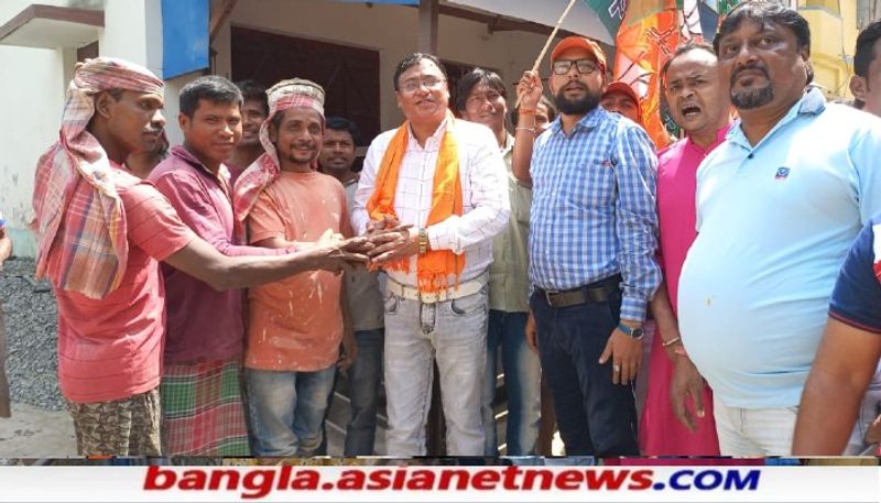 <p><br />
ইয়াং জেনারেশনের ভোটারদের আকৃষ্ট করতে নেতার চিরাচরিত পোশাক( পাজাম, পাঞ্জাবি) ছেড়ে হাল ফ্যাশনের পোশাক পরে এদিন রবিবাসরীয় প্রচার শুরু করেন রায়গঞ্জ আসনের বিজেপি প্রার্থী কৃষ্ণ কল্যানী।<br />
</p>