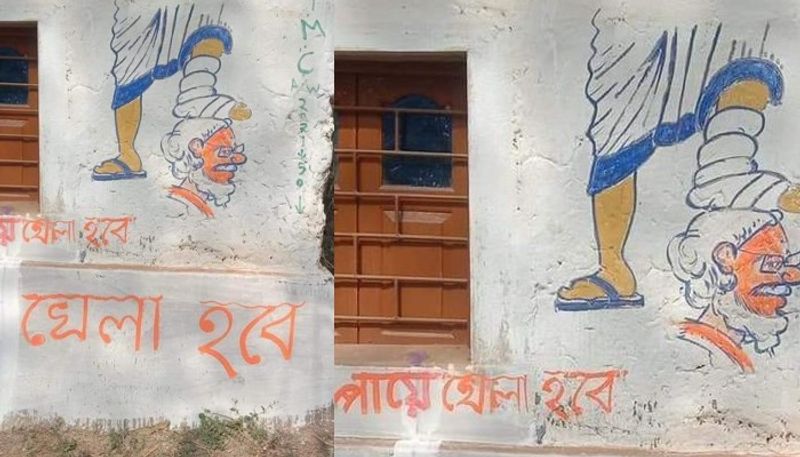 <p>প্রধানমন্ত্রী আরও বলেন বাংলায় দিদির লোকেরা দেওয়া লিখনে তাঁর ছবি এঁকেছেন। সেখানে তাঁর মাথায় দিদির পায়ের ছবি আঁকা হয়েছে। দেওয়াল লিখনের প্রসঙ্গ তুলে তিনি বলেন, সেখানে দেখা যাচ্ছে তাঁর মাথা নিয়ে ফুটবল খেলা হচ্ছে। এখানেই শেষ করেননি প্রধানমন্ত্রী নরেন্দ্র মোদী। তিনি বলেন বাংলা ঐতিহ্য আর সংস্কৃতিকে অপমান করার অধিকার আপনাকে কে দিয়েছে? জনসভা থেকেই প্রশ্ন ছুঁড়ে দেন প্রধানমন্ত্রী। <br />
</p>
