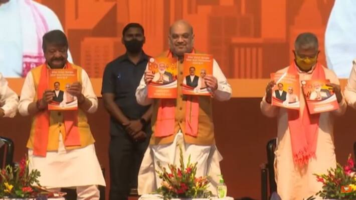 West Bengal: Amit Shah unveils BJP's election manifesto in Kolkata, promises 33% reservation in jobs for women-dnm West Bengal: Amit Shah unveils BJP's election manifesto in Kolkata, promises 33% reservation in jobs for women-dnm