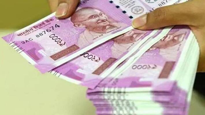 Income tax department seized rs.10 crore at thrichy real estate business man house Income tax department seized rs.10 crore at thrichy real estate business man house