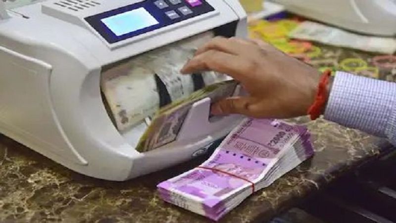 इस योजना के तहत हर टैक्सपेयर 4 साल के ब्लॉक में 2 यात्रा के लिए एलटीए छूट का दावा कर सकता है। यह योजना पहले सरकारी कर्मचारियों के लिए शुरू की गई थी, लेकिन बाद में निजी क्षेत्र के लिए कर्मचारियों के लिए भी शुरू कर दी गई। (फाइल फोटो)