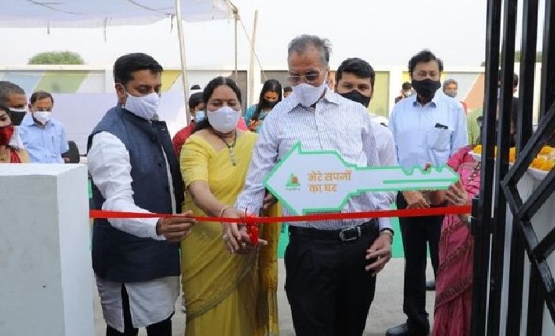 अधिकारियों ने बताया कि कंपनी ने पहले ऐसे कर्मचारियो की लिस्ट बनाई जिनके पास कोई अपना घर नहीं हो। इसके अलावा उनपर कोई आपराधिक रिकॉर्ड ना दर्ज हुआ हो। इसके बाद यह शुभ काम उन्होंने कंपनी के प्रेसीडेंट एस.के.चौधरी के पिता छोगमल चौधरी की जन्म शताब्दी के मौके पर किया है। इसी दिन कंपनी की ओर से कर्मचारियों को उनके घर की चाबी सौंप दी है। 