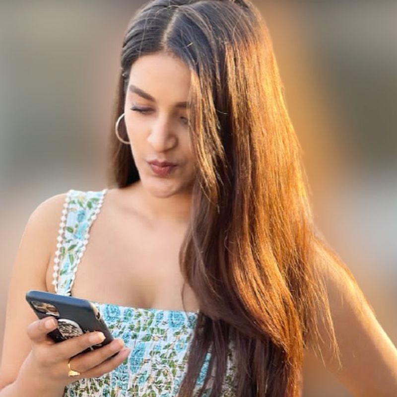 ఇస్మార్ట్ శంకర్ మూవీతో మొదటి హిట్ అందుకున్న నిధి అగర్వాల్ మరలా రెండు ప్లాప్స్ ఇచ్చారు. తమిళంలో నిధి నటించిన భూమి, ఈశ్వరన్ చిత్రాలు.. పరాజయం పాలయ్యాయి.