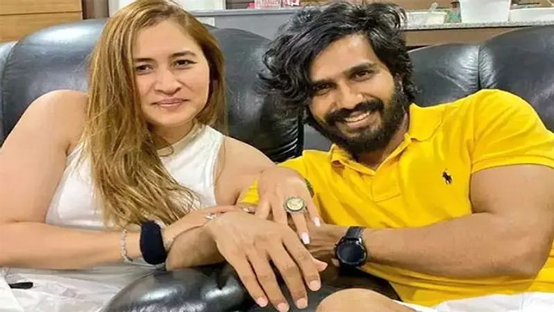 భారత బ్యాడ్మింటన్ ప్లేయర్ గుత్తా జ్వాల, తమిళ హీరో విష్ణు విశాల్కు పెళ్లి ఘడియలు దగ్గర పడ్డాయి.