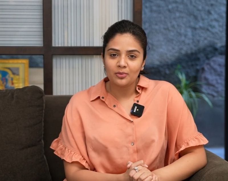 ఆ షో ద్వారా రెమ్యూనరేషన్ కూడా గట్టిగానే రాబట్టినట్లు వార్తలు వచ్చాయి. షో నుండి బయటికి రాగానే ఫ్రెండ్స్ జాలీ ట్రిప్స్ వేశారు శ్రీముఖి. ట్రావెలింగ్ అంటే ఇష్టపడే శ్రీముఖి.. సమయం దొరికితే విహార యాత్రకు చెక్కేస్తారు.