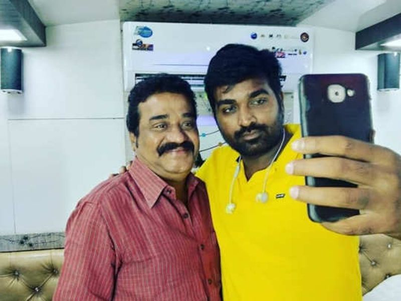 சரவணன் மீனாட்சி இரண்டாவது சீசனில் ரச்சிதா மஹாலக்ஷ்மிக்கு அப்பாவாக நடித்து வந்த வெங்கடேஷ், அதன் பின் டிஆர்பி-யில் முன்னணியில் இருக்கும் பாரதி கண்ணம்மா சீரியலில் கண்ணம்மாவுக்கு அப்பாவாக நடித்த வந்தார். மேலும் ஈரமான ரோஜாவே சீரியலில் நடித்து வந்தார். 