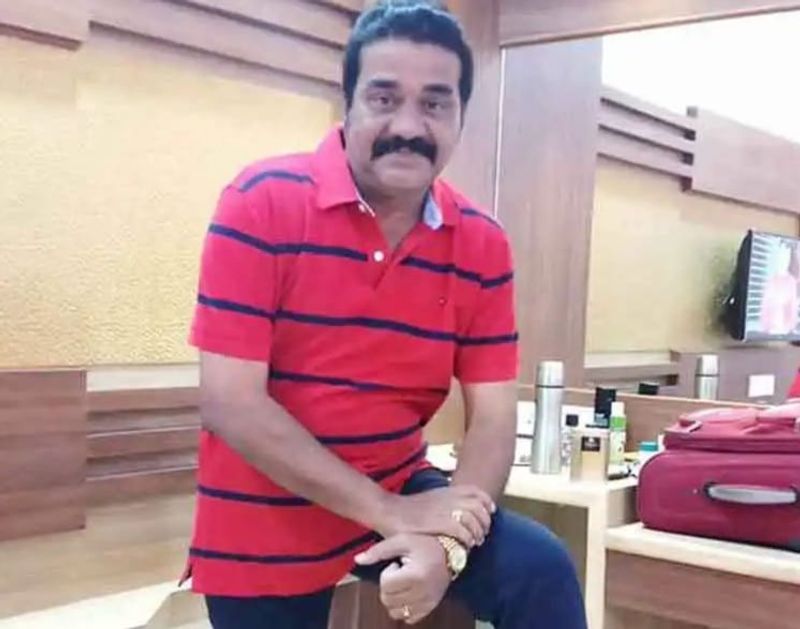 இன்று காலை காமெடி நடிகர் தீப்பெட்டி கணேசன் உயிரிழந்த நிலையில், அடுத்ததாக வெங்கடேஷின் மரணமும் நிகழ்ந்துள்ளது அதிர்ச்சியை அதிகரித்துள்ளது. வெங்கடேஷ் மரணத்திற்கு சின்னத்திரை பிரபலங்கள் பலரும் தங்களது சோசியல் மீடியா பக்கம் மூலமாக இரங்கல் தெரிவித்து வருகின்றனர். 