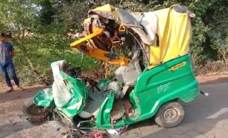 हादसे की सूचना मिलते ही प्रदेश के मुख्यमंत्री शिवराज सिंह चौहान ने मरने वालों को 4-4 लाख और घायलों को 50-50 हजार रुपये की सहायता राशि देने की घोषणा की। उन्होंने ट्वीट में लिखा-ग्वालियर में बस और ऑटो में टक्कर से हुए भीषण हादसे में कई अनमोल जिंदगियों के असमय काल कवलित होने से बहुत दुःख पहुंचा है। ईश्वर से दिवंगत आत्माओं को अपने श्री चरणों में स्थान और परिजनों को यह वज्रपात सहन करने की शक्ति देने की प्रार्थना करता हूं। ॐ शांति!
