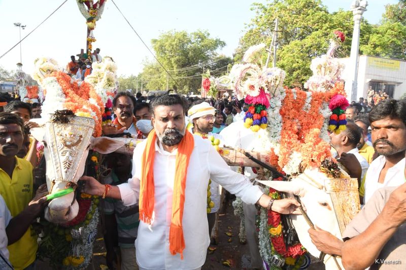 ಭಕ್ತ ಸಮೂಹದ ನಡುವೆ ಜರುಗಿತು ರಥೋತ್ಸವ .