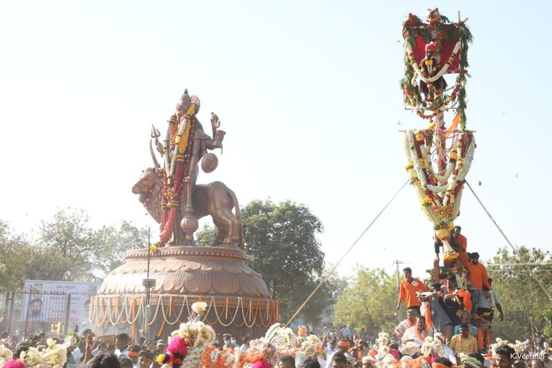 ಕೊರೋನಾ ಹಿನ್ನೆಲೆಯಲ್ಲಿ ಸಂಜೆಯ ಸಿಡಿಬಂಡಿ ಉತ್ಸವ ನಿಷೇಧಿಸಲಾಗಿದೆ.
