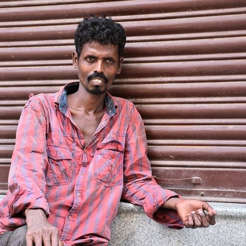 மேலும் இவரது இறப்பிற்கான உண்மையான காரணம் இதுவரை தெரியவில்லை. சரியான பட வாய்ப்பு இல்லாததாலும், பெற்றோரை இழந்ததாலும் நடிகர் ஒருவர், நடுத்தெருவில் ஆட்டோவிலேயே இறந்த சம்பவம் நெஞ்சை உலுக்கும் விதத்தில் அமைந்துள்ளது.