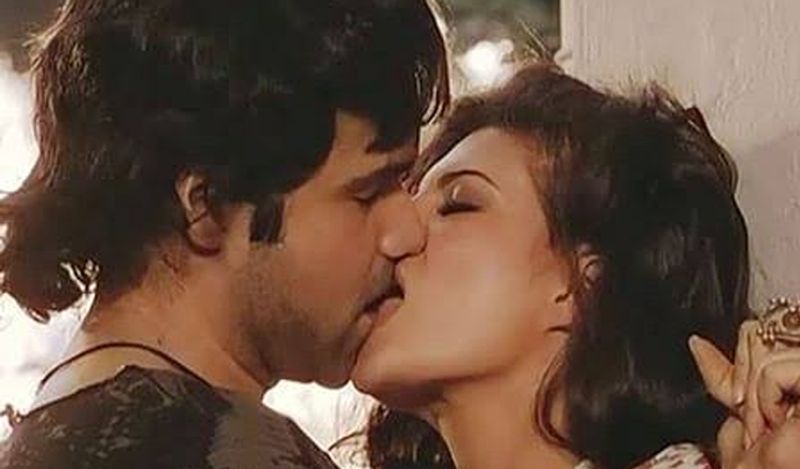 লিপ লকের রাজা তিনি। বলিউডে এক ভিন্ন ঘরানার ছবিই তাঁর আইকন, লাভ-সেক্স আর ধোকা, চিত্রনাট্যের মোচড়ে কেবলই নজরে আসে ইমরানের হট লুক।