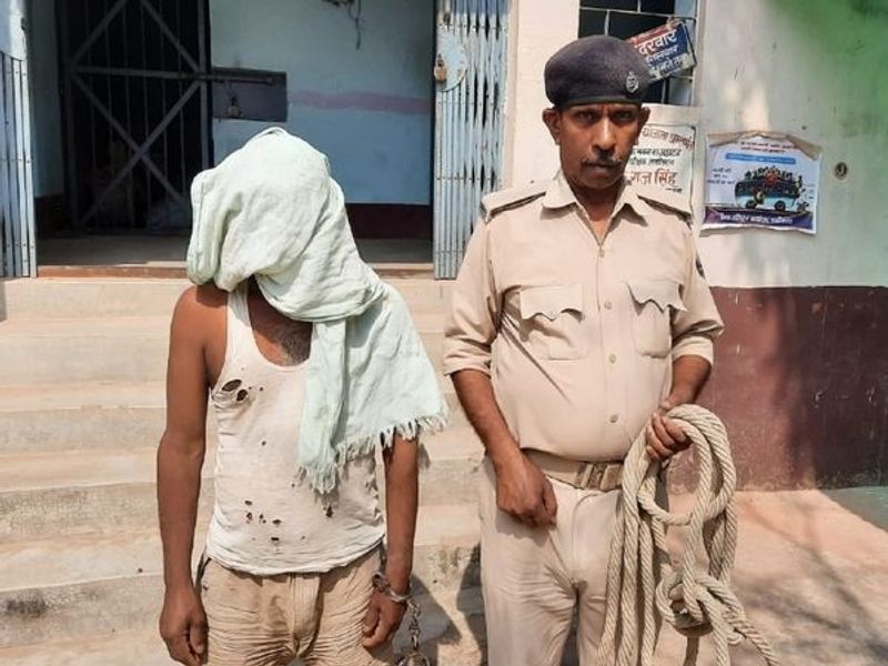 लोगों का आरोप है कि प्रकाश तांती ने अंतिम बार 20 मार्च को 2 बच्चियों के साथ अपनी दुकान पर बारी-बारी से दुष्कर्म किया। उसने इन दोनों को भी चॉकलेट का ही लालच दिया था। 