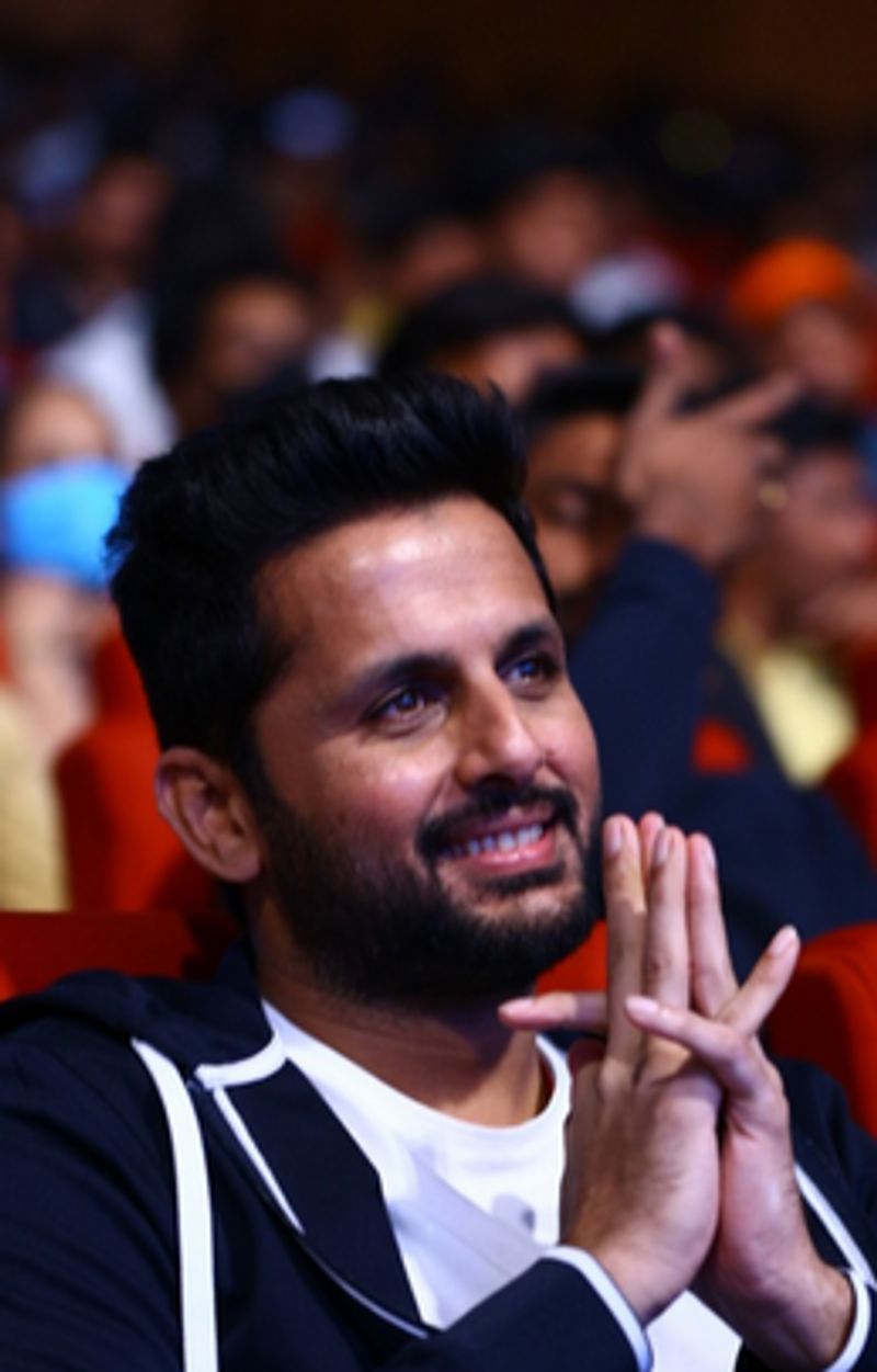 നിതിൻ നായകനാകുന്ന ചിത്രത്തിന്റെ പ്രധാന ലൊക്കേഷൻ ദുബായ് ആയിരുന്നു.