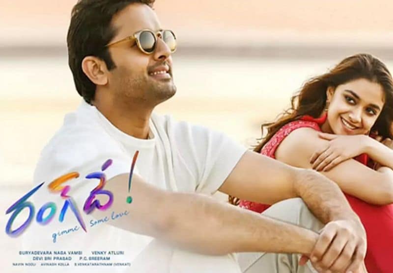 വെങ്കി അത്ലുരി ആണ് രംഗ് ദേ സംവിധാനം ചെയ്യുന്നത്.