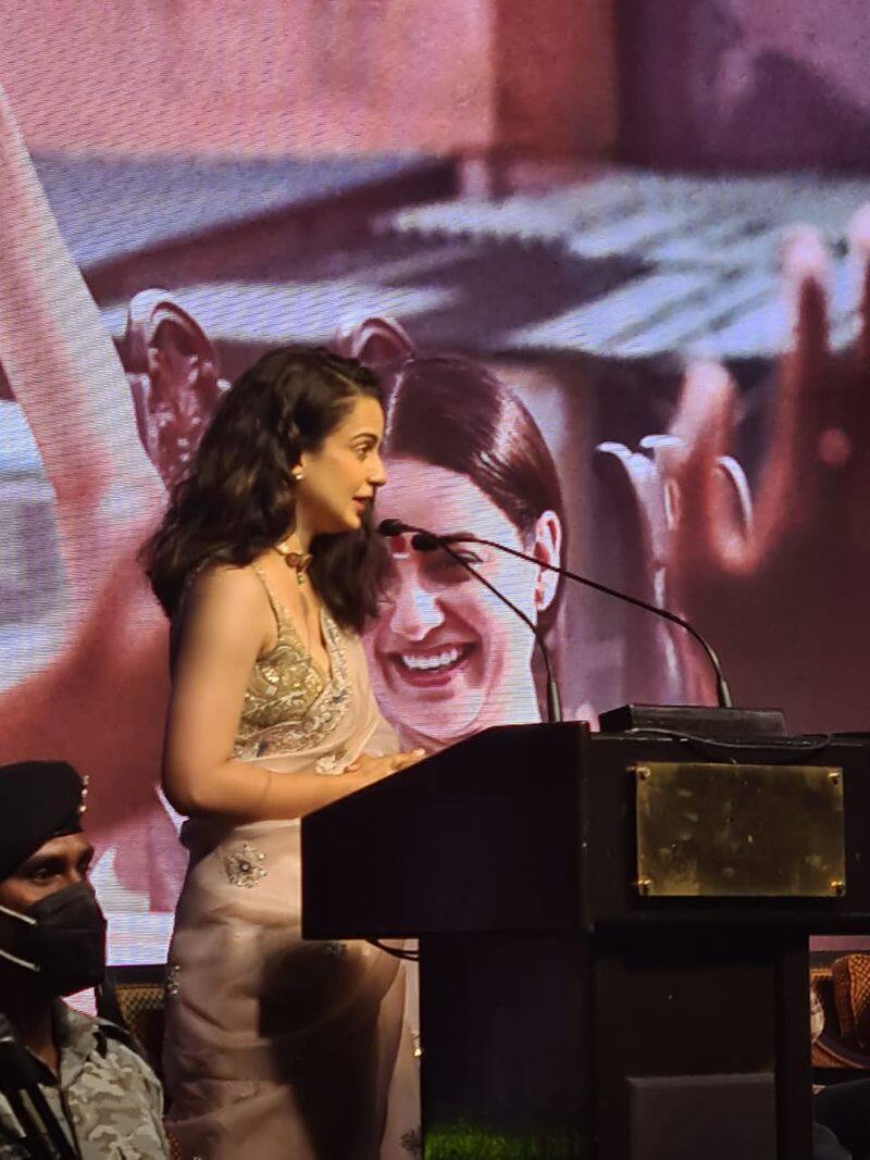 actress kangana  ranaut crying speech in thalaivi trailer release