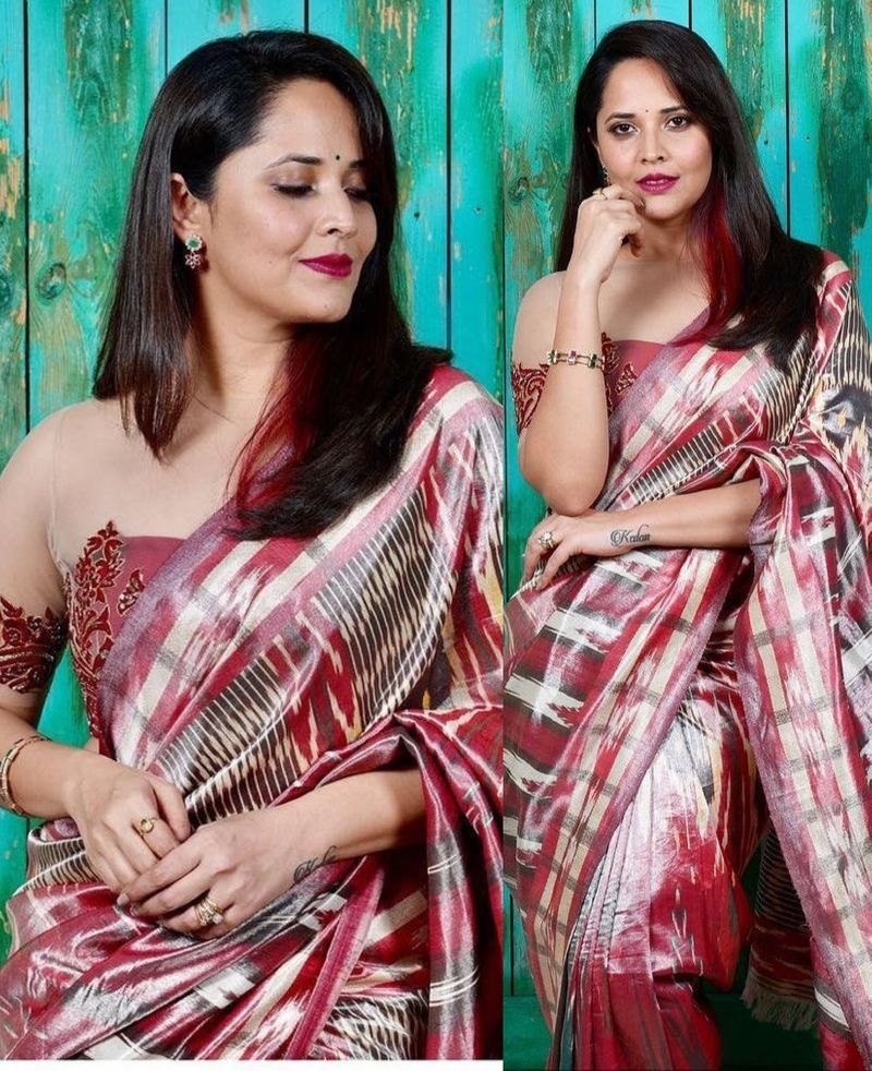 స్టార్ యాంకర్ కమ్ యాక్టర్ అనసూయ ప్రస్తుతం అదే సూత్రాన్ని పాటిస్తున్నారు. అనసూయ కెరీర్ ప్రస్తుతం ఊపందుకుంది. ముఖ్యంగా వెండితెరపై ఆమెకు వరుస అవకాశాలు వస్తున్నాయి.