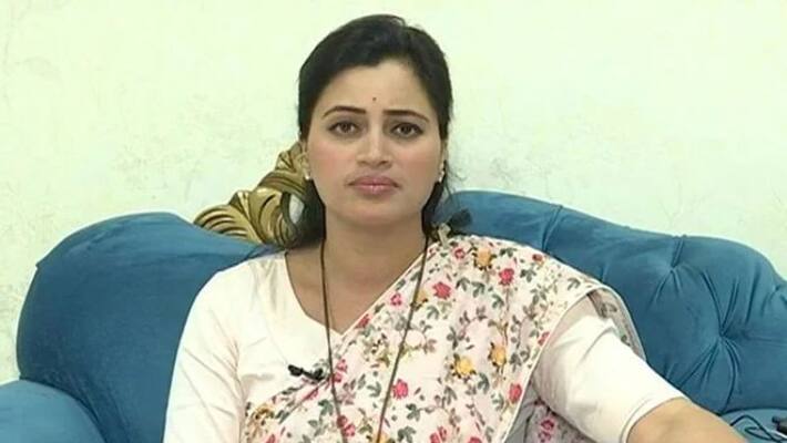 hanuman chalisa controversy mp Navneet Rana allegation that being a Dalit, I was not given water in jail stb hanuman chalisa controversy mp Navneet Rana allegation that being a Dalit, I was not given water in jail stb