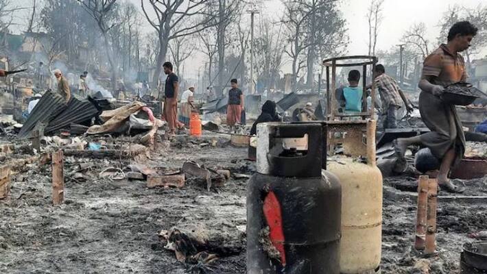fire in worlds biggest refugee settlement in Bangladesh 15 killed 400 missing fire in worlds biggest refugee settlement in Bangladesh 15 killed 400 missing
