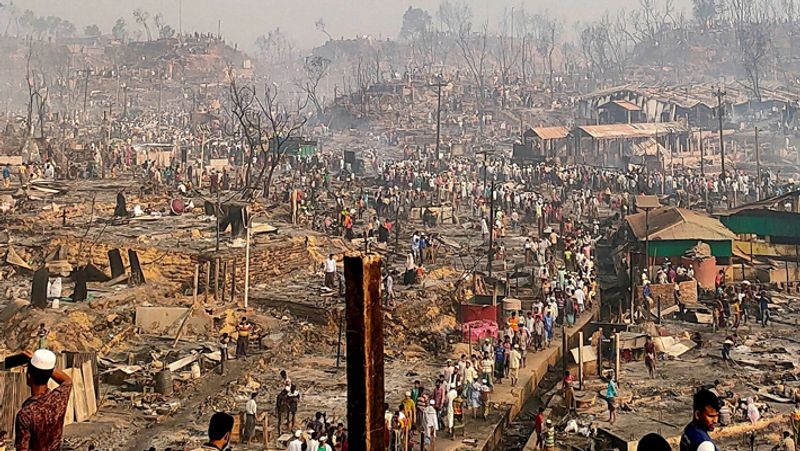 वहीं, यूएन की शरणार्थी एजेंसी की प्रवक्ता लुइस डोनोवान ने बताया कि आग लगने के तुरंत बाद बचाव दल सक्रिय हो गए थे। इस वजह से जान माल के बड़े नुकसान को बचा लिया गया। लेकिन आग में 15 शरणार्थियों के मारे जाने की खबर है। 