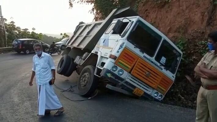 Accident at Thamarassery pass while renovation was progressed Accident at Thamarassery pass while renovation was progressed
