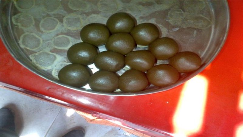 बड़ों के लिए आप चाहें तो इसमें भांग मिलाकर एक अलग ट्विस्ट भी दे सकते हैं। इससे स्वाद और मस्ती दोनों में मजा दोगुना हो जाएगा।
