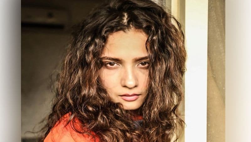 सुशांत संग ब्रेकअप पर भी अंकिता ने काफी कुछ कहा। उन्होंने कहा कि वह अब तक चुप इसलिए थीं क्योंकि वह अपने रिलेशनशिप का तमाशा नहीं करना चाहती थीं। वह सुशांत को ब्लेम नहीं कर रही हैं, लेकिन वह ट्रोलिंग से काफी परेशान हुईं।