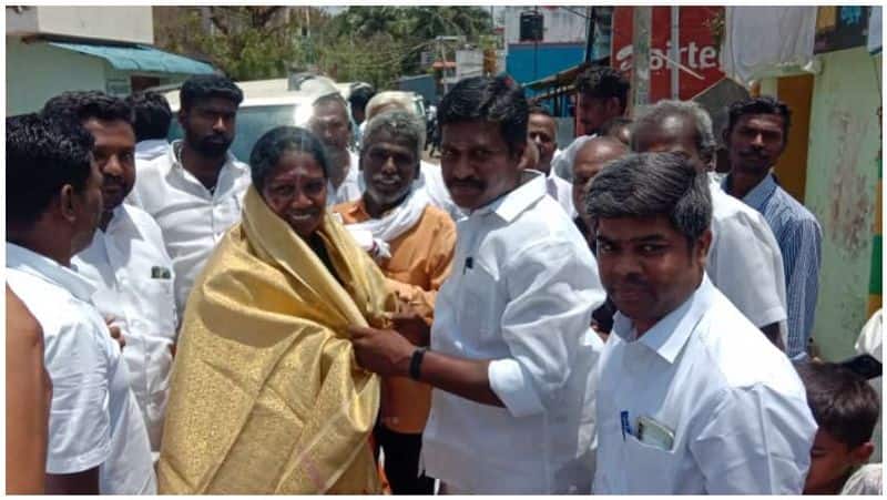 Relying on the mark given by the preacher ... DMK candidate coming to Minister Banda