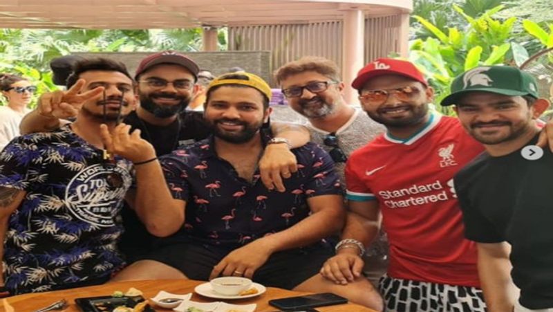 मंगलवार को इंग्लैंड के खिलाफ शानदार जीत के बाद टीम के स्टार प्लेयर युजवेंद्र चहल ने जीत के जश्न की एक फोटो शेयर की है।