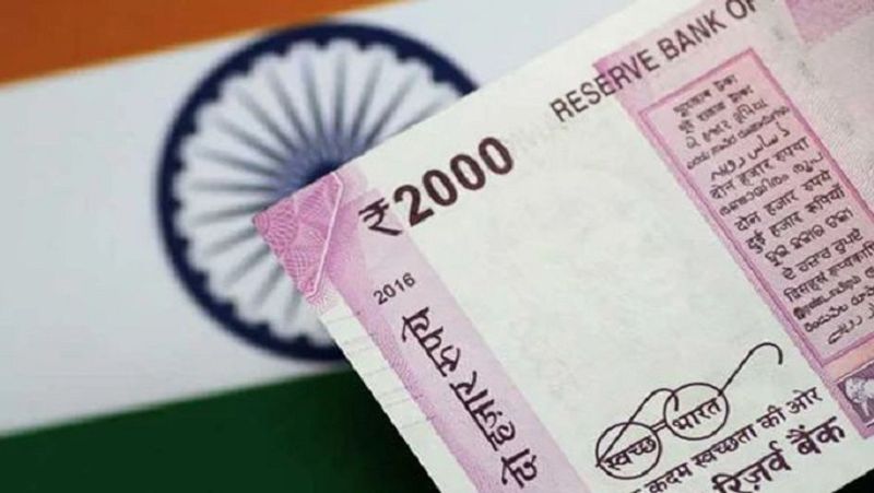पोस्ट ऑफिस के सीनियर सिटिजन सेविंग्स स्कीम (Post Office Senior Citizen Savings Scheme) स्कीम में 7.4 फीसदी की दर से ब्याज मिल रहा है। इस पर मिलने वाला ब्याज हर 3 महीने पर अकांउट में क्रेडिट किया जाता है। इस पर इनकम टैक्स एक्ट के सेक्शन 80C के तहत टैक्स छूट की सुविधा भी मिलती है। (फाइल फोटो)