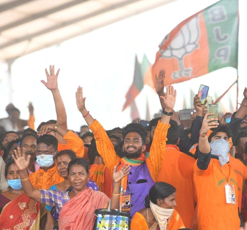 प्रधानमंत्री मोदी ने 21 मार्च को बंगाल के बांकुरा में रैली को संबोधित किया था। इस दौरान भारी जनसैलाब को देखकर पीएम मोदी ने कहा था, बांकुरा की ये तस्वीर साक्षी है कि बंगाल के लोगों ने ठान लिया है- 2 मई, दीदी गई। 