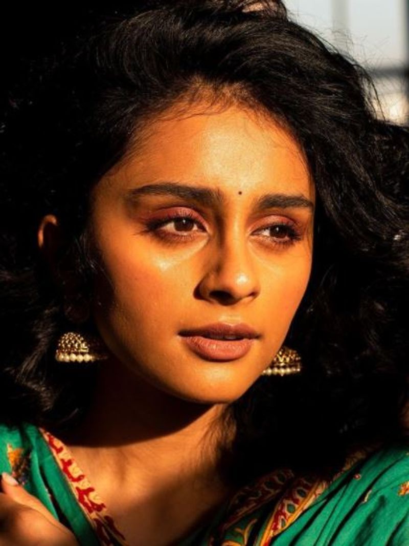 பாலா இயக்கத்தில் உருவான பரதேசி படத்தில் அவர் அறிமுகம் ஆகி இருந்தார். அதற்கு பிறகு சினிமாவில் அவருக்கு நடிப்பில் அதிக வாய்ப்புகள் கிடைக்கும் என எதிர்பார்க்கப்பட்டது. ஆனால் இதுவரை அப்படி எதுவும் நடக்கவில்லை.