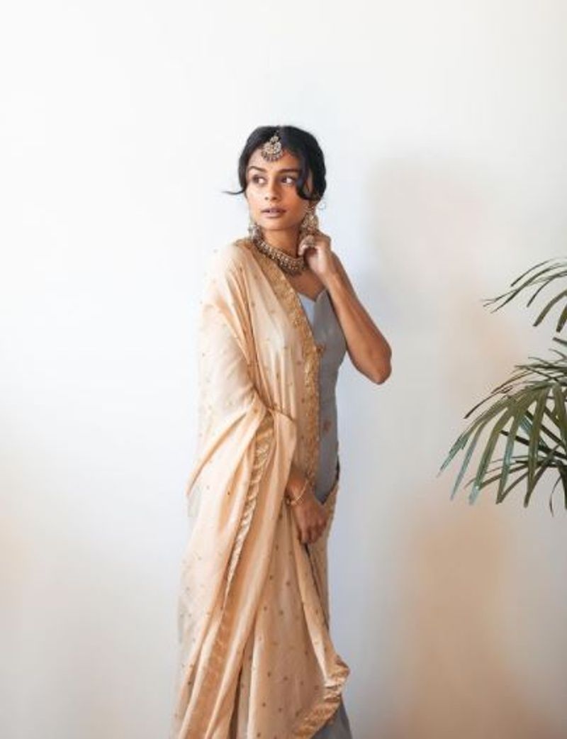 
சோசியல் மீடியாவில் பிரகதிக்கு ரசிகர்கள் பட்டாளம் ஏராளம், குறிப்பாக இன்ஸ்டாகிராம் பக்கத்தில் எக்கச்சக்கம். அவர்களுக்காகவும், பட வாய்ப்புகளை பெறுவதற்காகவும் தன்னுடைய சோசியல் மீடியா பக்கங்களில் கவர்ச்சியான போட்டோக்களை பதிவிட்டு வருகிறார். 