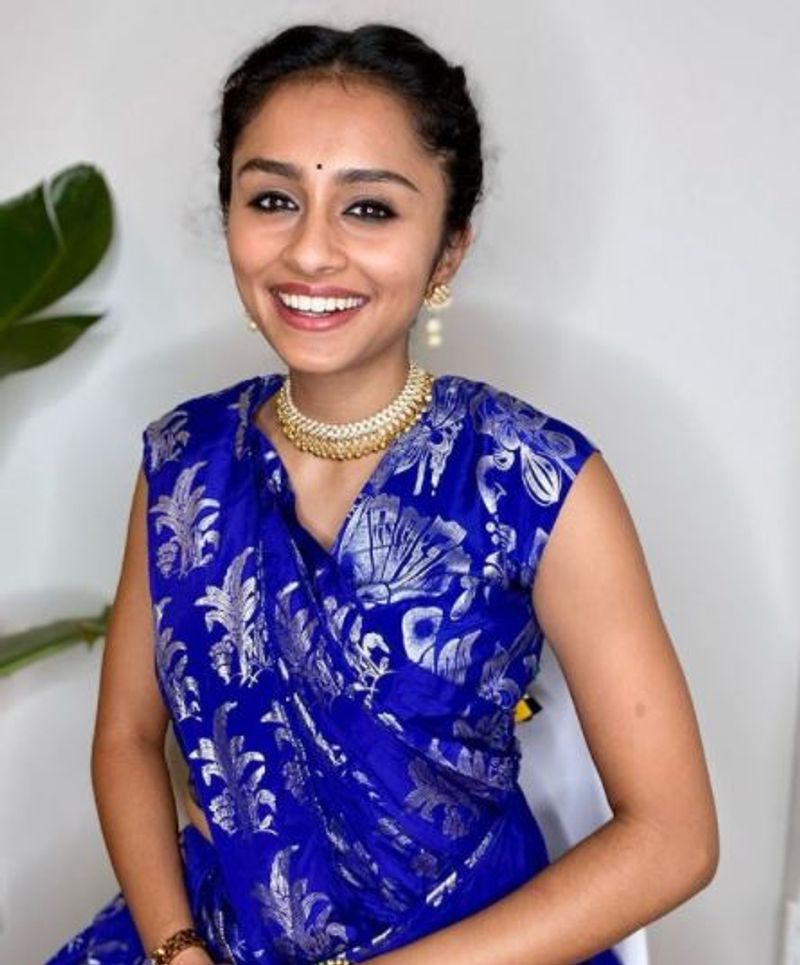 புன்னகை பூவே 