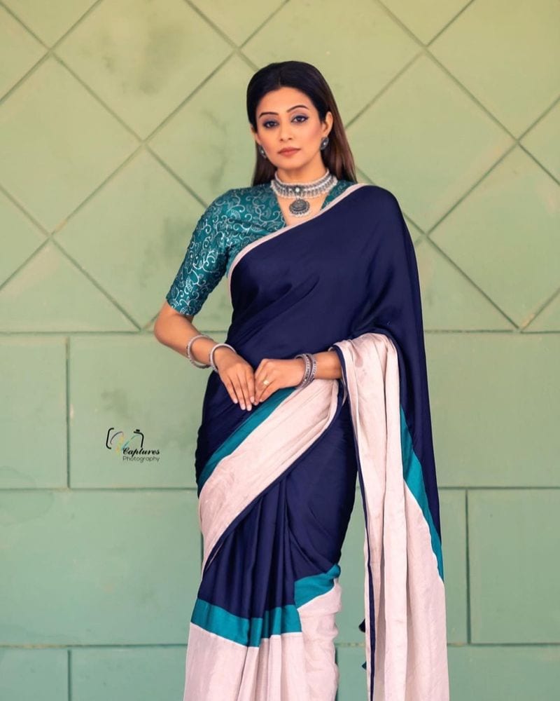 ప్రస్తుతం ప్రియమణి లేటెస్ట్ శారీ గ్లామర్ ఫోటోలు సోషల్ మీడియాలో వైరల్ అవుతున్నాయి. నెటిజన్లని కనువిందు చేస్తున్నాయి.