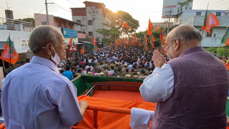 गृह मंत्री ने कहा, केरल एक जमाने में विकास और पर्यटन के मॉडल के रूप में, सबसे शिक्षित और शांतिप्रिय राज्य के रूप में जाना जाता था। मगर LDF, UDF की सरकारों ने केरल को भ्रष्टाचार का अड्डा बनाने का काम किया है। मुझे यकीन है कि हम केरल विधानसभा चुनावों में अच्छा प्रदर्शन करेंगे।