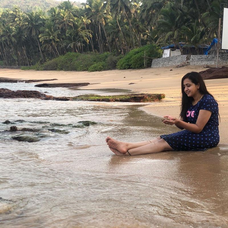 ఇక తాను పెద్దలను ఎదిరించి ప్రేమ పెళ్లి చేసుకున్నానని బిగ్ బాస్ షోలో చెప్పిన లాస్య, భర్త మంజునాథ్, కొడుకు జున్ను ను పరిచయం చేసింది.