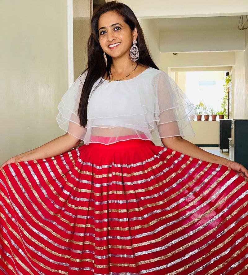 స్ట్రాంగ్ కంటెస్టెంట్ గా లాస్య బిగ్ బాస్ హౌస్ లో సత్తా చాటారు. అయితే ఆమెది ఫేక్ స్మైల్ అని, కన్నింగ్ గేమ్ ఆడతారని, ఒక వర్గానికే సప్పోర్ట్ గా ఉంటారని ఆరోపణలు రావడం జరిగింది.