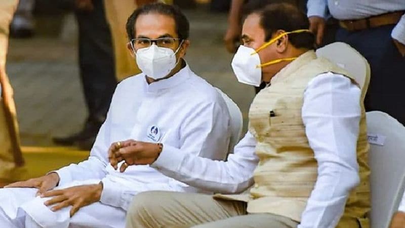 सवाल - एक इंटरव्यू में आपने कहा था कि सचिन वझे ने आपले कहा है कि उसे इस केस में बलि का बकरा बना दिया गया है। क्या आप सोचते हैं कि वह निर्दोष है?
जवाब - मुझे इस बात में कोई संदेह नहीं है कि सचिन इस मामले में काफी हद तक शामिल है। मैं किसी के अपराध का बचाव नहीं कर सकता। अगर सचिन वझे ने गलत किया है और इस अपराध में शामिल है, तो उसे इस मामले में अधिकतम सजा मिलनी चाहिए। इस बात को भूला नहीं जा सकता कि उस वक्त वह अपनी ड्यूटी पर था। कई ऐसी बातें हैं, जिनकी मैं उपेक्षा नही कर सकता। पहली बात यह है कि यह काम अकेले नहीं किया जा सकता। यह तथ्य है कि एक शख्स स्कॉर्पियो को चला रहा था, वहीं दूसरा इनोवा को। इस मामले में और भी लोग शामिल हो सकते हैं। दूसरी बात, एक असिस्टेंट पुलिस इंस्पेक्टर इतनी बड़ी साजिश कैसे रच सकता है और उसे अंजाम दे सकता है। इसलिए इस मामले में और भी लोग जुडे हो सकते हैं, जिसका पता एनएआई लगाएगी।