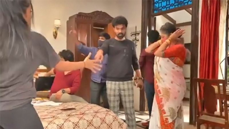 रुपाली ने करियर की शुरुआत 2000 में टीवी सीरियल सुकन्या से की थी। हालांकि उन्हें पहचान 2003 में टीवी शो 'संजीवनी' से मिली। 'संजीवनी' में उन्होंने डॉ. सिमरन चोपड़ा का किरदार निभाया। इसके बाद टीवी सीरियल 'साराभाई VS साराभाई' में मोनिशा का किरदार सबसे ज्यादा पसंद किया गया। उन्हें 'परवरिश : कुछ खट्टी कुछ मीठी' में भी देखा गया था।
