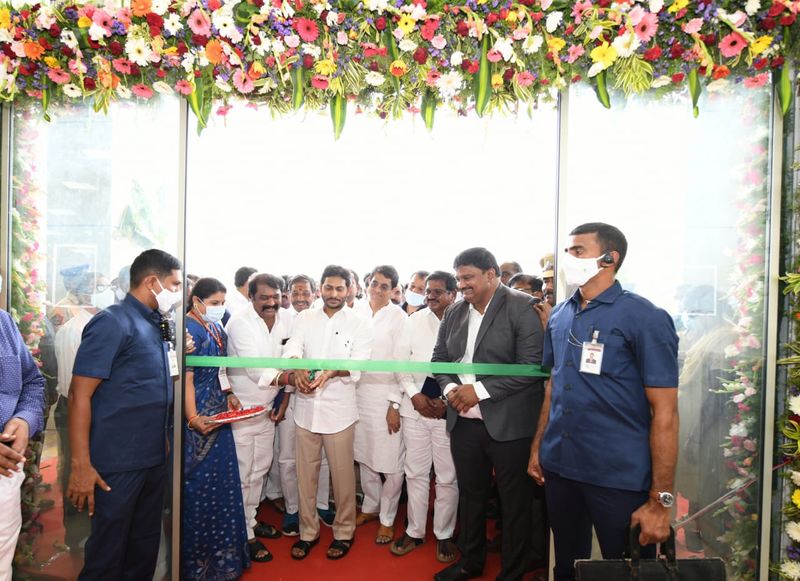 కర్నూల్ జిల్లా ఓర్వకల్లులో విమానాశ్రయాన్ని ప్రారంభించిన సీఎం జగన్