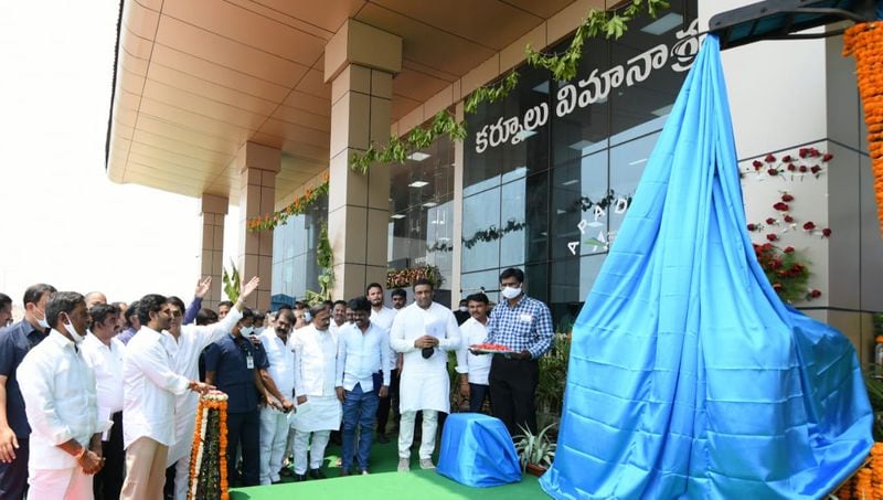 కర్నూల్ జిల్లా ఓర్వకల్లులో విమానాశ్రయాన్ని ప్రారంభించిన సీఎం జగన్