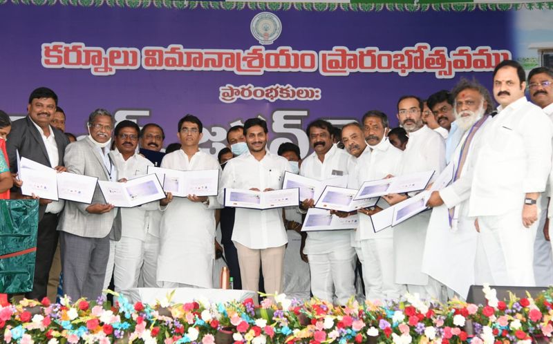కర్నూల్ జిల్లా ఓర్వకల్లులో విమానాశ్రయాన్ని ప్రారంభించిన సీఎం జగన్