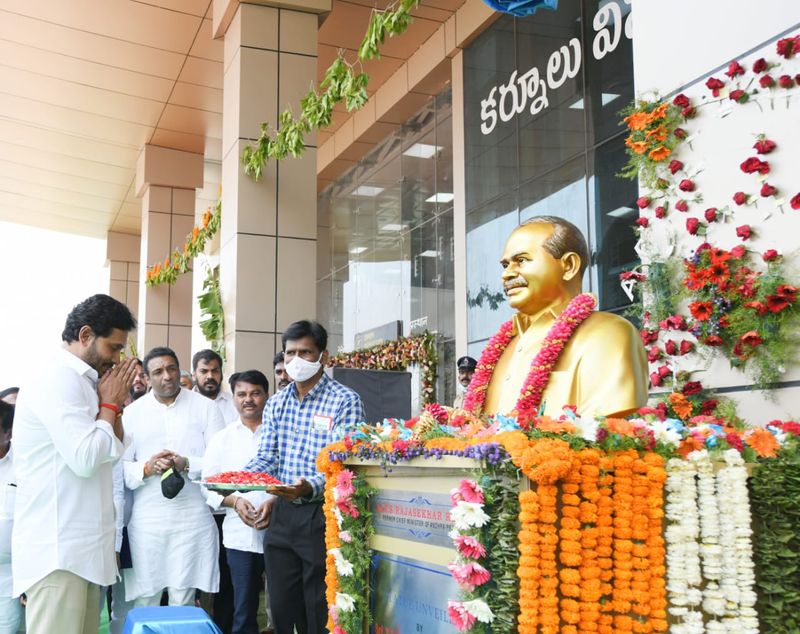 కర్నూల్ జిల్లా ఓర్వకల్లులో విమానాశ్రయాన్ని ప్రారంభించిన సీఎం జగన్