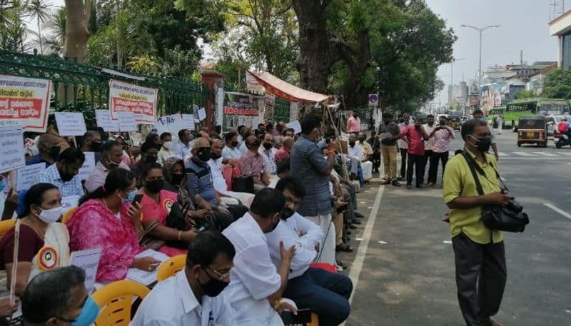 popular finance depositors association strike in front of Trivandrum secretariat